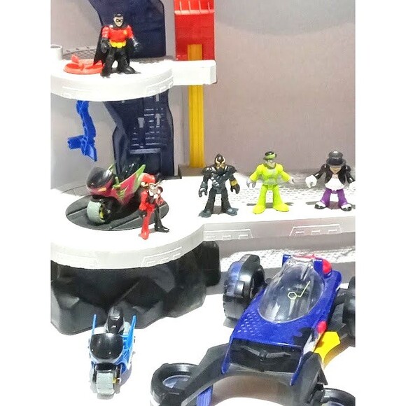 Imaginext DC Super Friends Batman Super Surround Batcave Playset - Picture 2 of 16